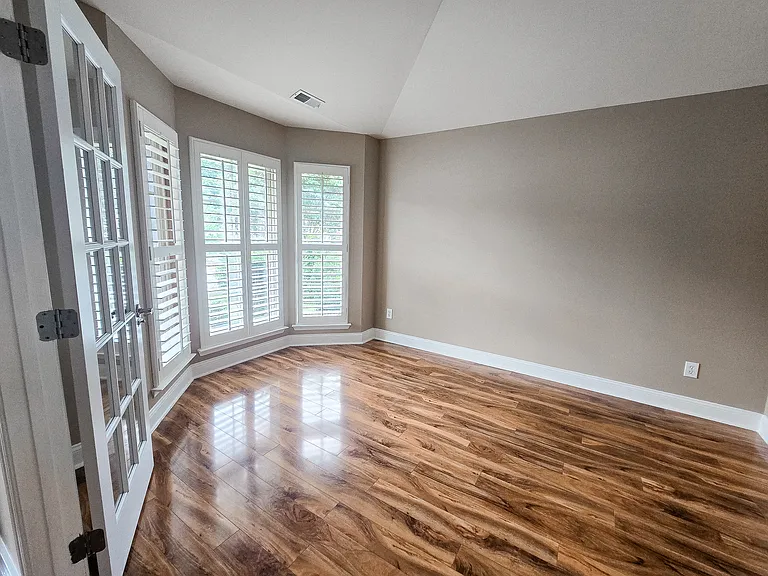 146 Alderwood Dr — Photo 3