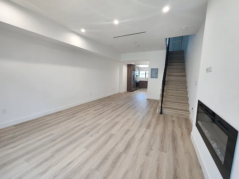 6061 Fulton Ave #4 — Photo 8