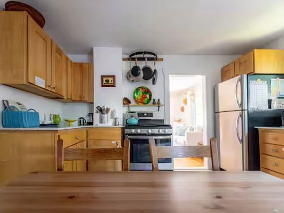 4th image of 917 La Farge Ave