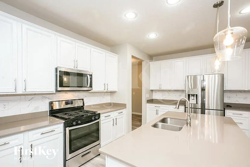 4 bed, 2.5 bath, 2676 sqft, $3,185 — Photo 4