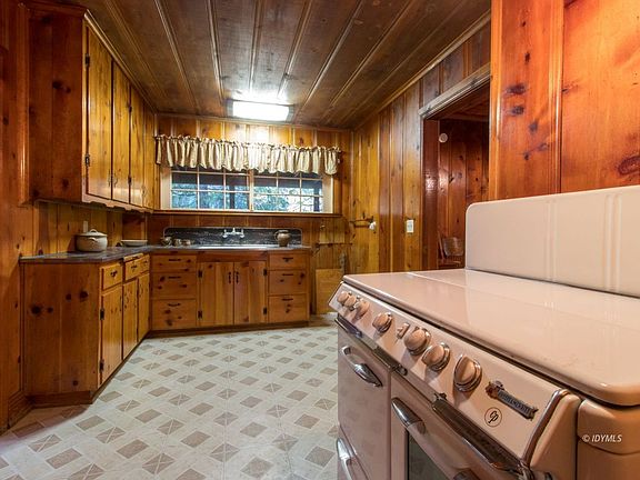 3rd image of 54735 Pine Crest Ave