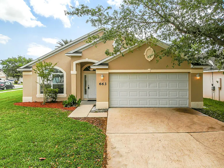 663 Coral Trace Blvd — Photo 2