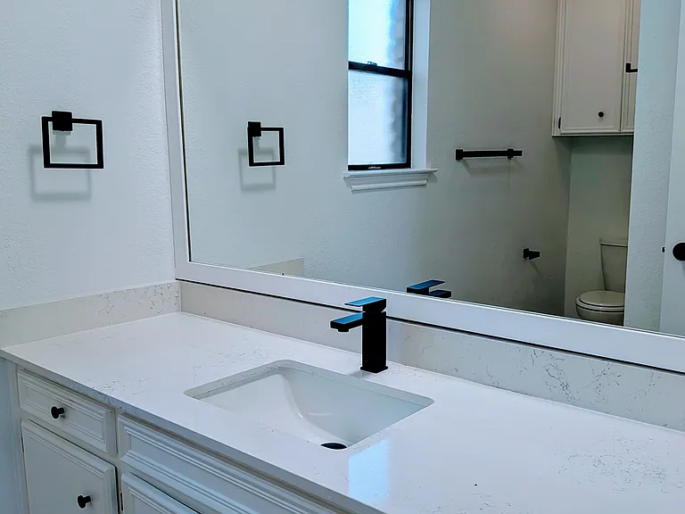 905 E 51st St #203 — Photo 9
