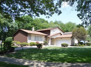 6451 Foxboro Dr, Mayfield Village, OH 44143