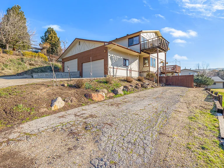 2228 E Roanoke Dr — Photo 40