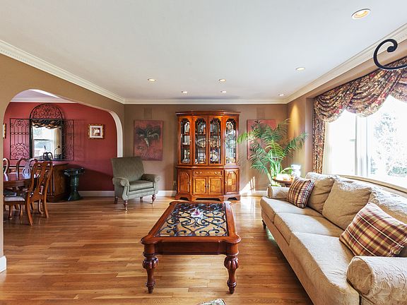 3rd image of 3509 Suncrest Ave