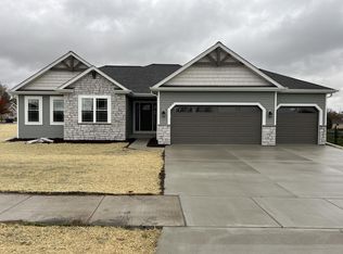 621 Wheatland Dr, Cambridge, WI 53523