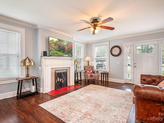 5th image of 505 Gaston Ave