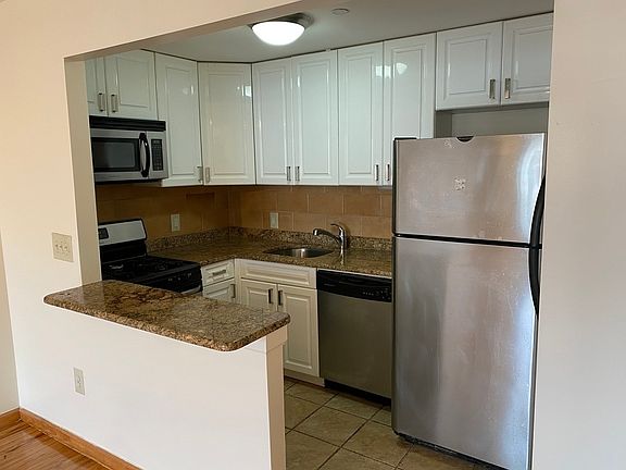 4th image of 2801 Emmons Ave #3BB