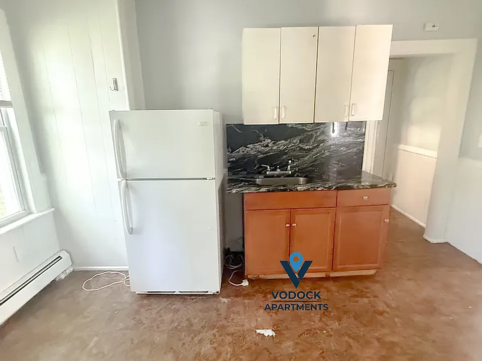 105 Rhodes St #2