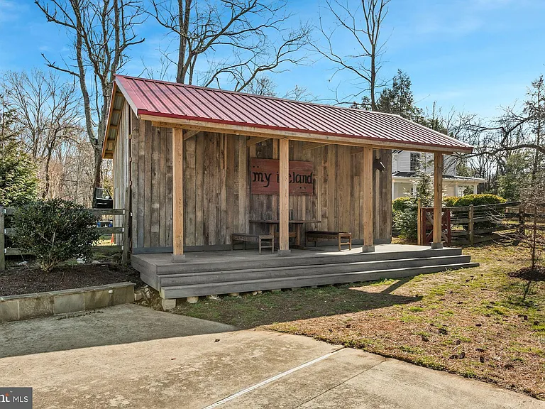326 Walker Rd — Photo 43
