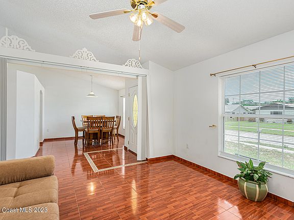 4th image of 1030 Lovell Dr