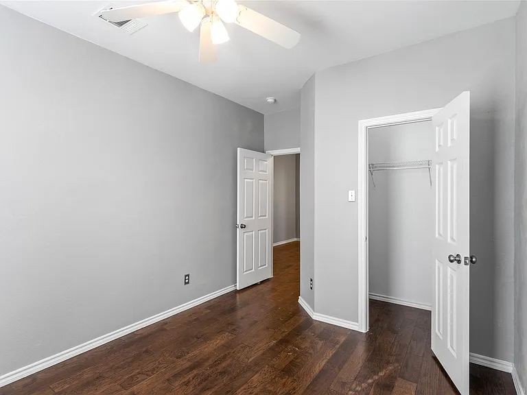 504 Connemara Ct — Photo 33