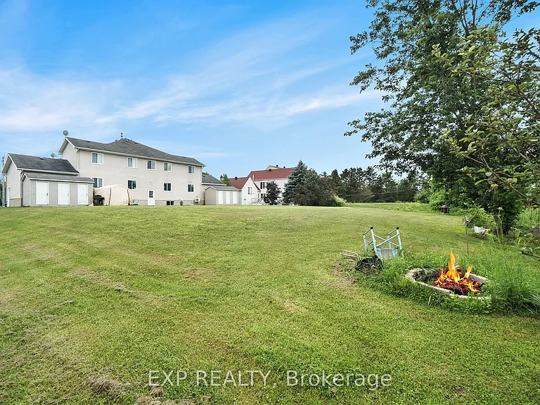 525 Russell Rd #1 — Photo 28
