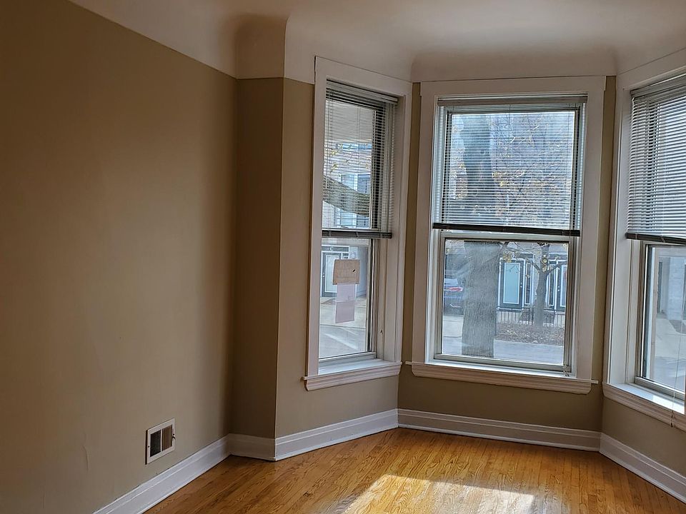 1st image of 1154 W Newport Ave APT 2