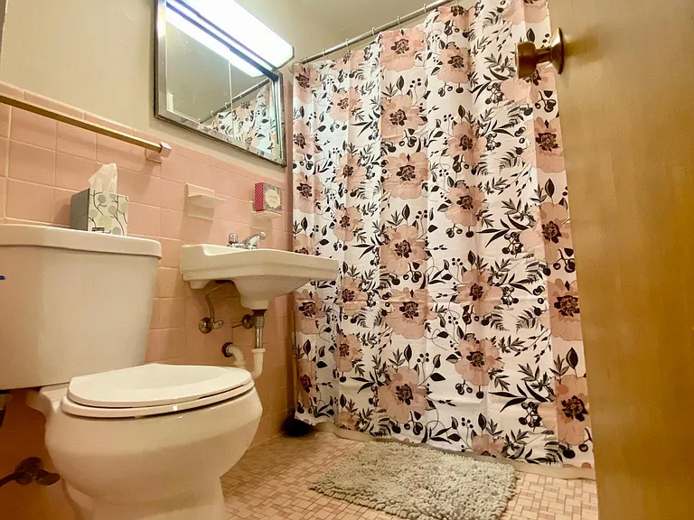 2020 Pillsbury Ave S #205 — Photo 4