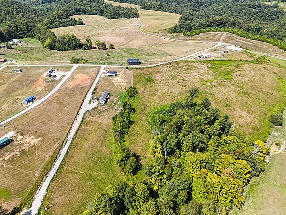 3rd image of 15 Harlan Rd