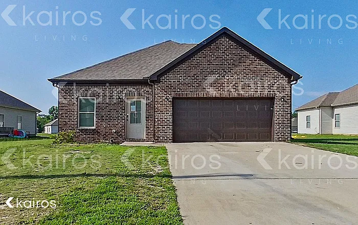 520 White Oak Cir — Photo 1