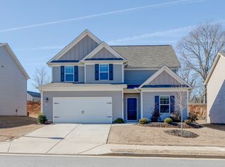 689 Walnut Creek Cir, Pendergrass, GA 30567