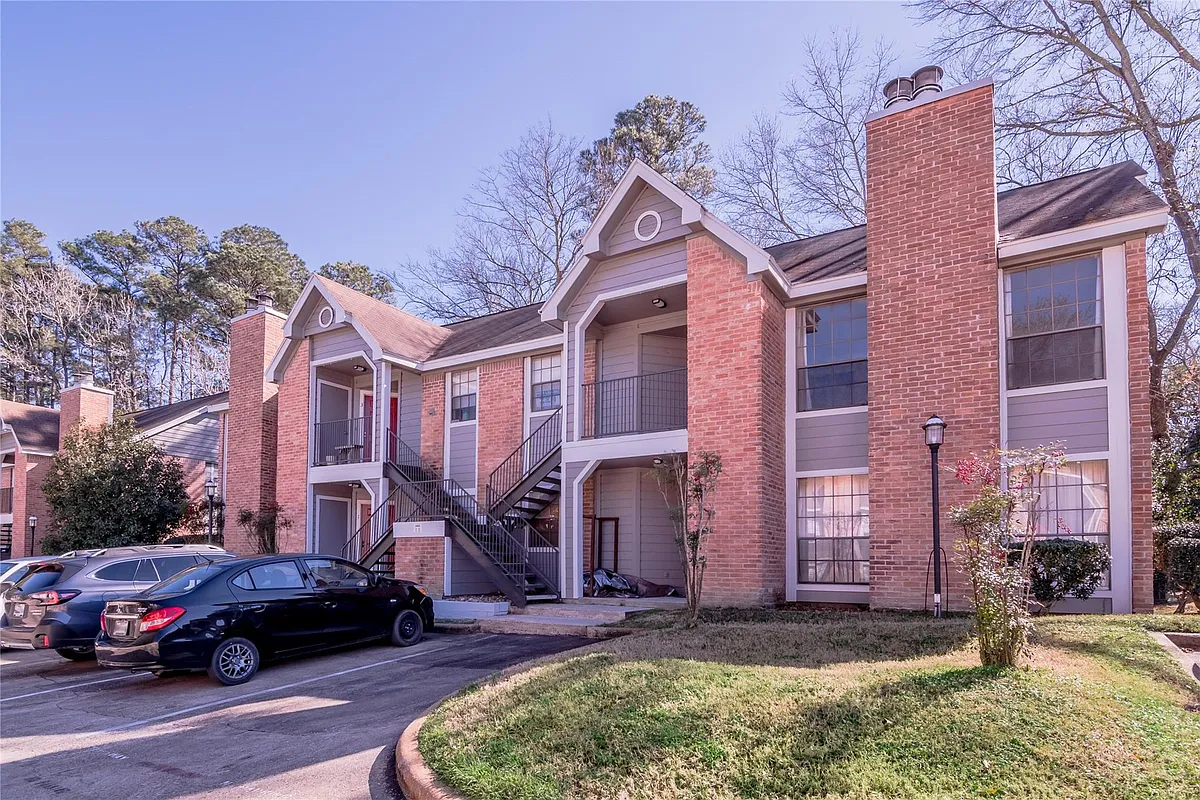 Building Photo - 2401 Sycamore Ave #B4