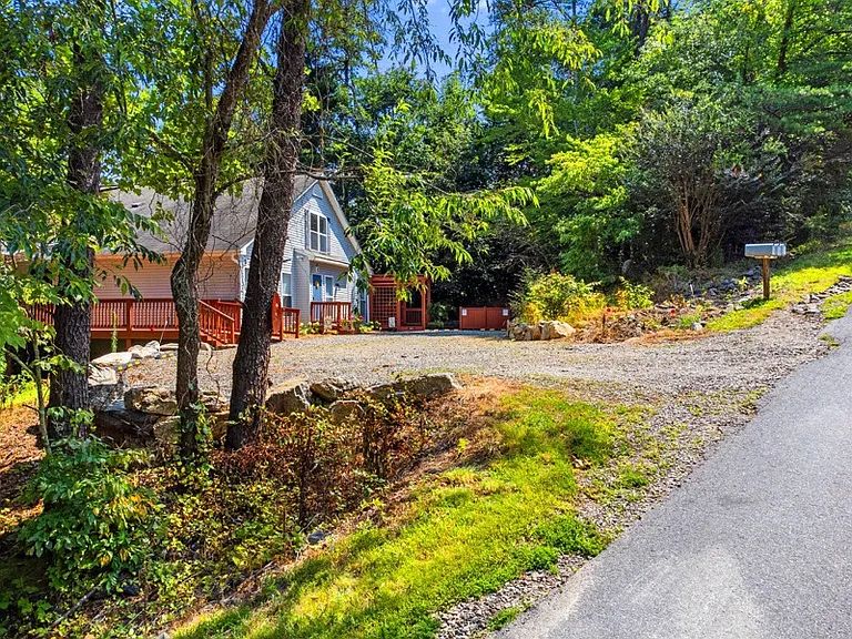 3 Higgins Rd #C — Photo 12