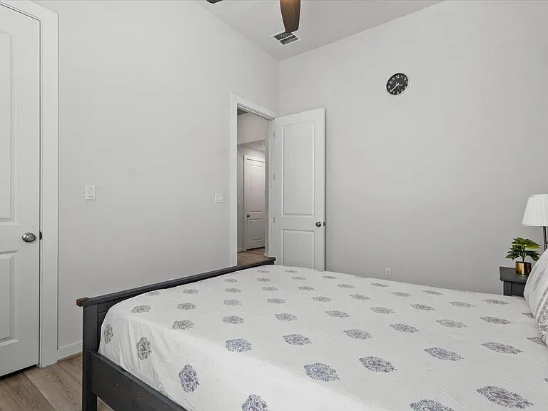 1812 David Ezra St — Photo 25