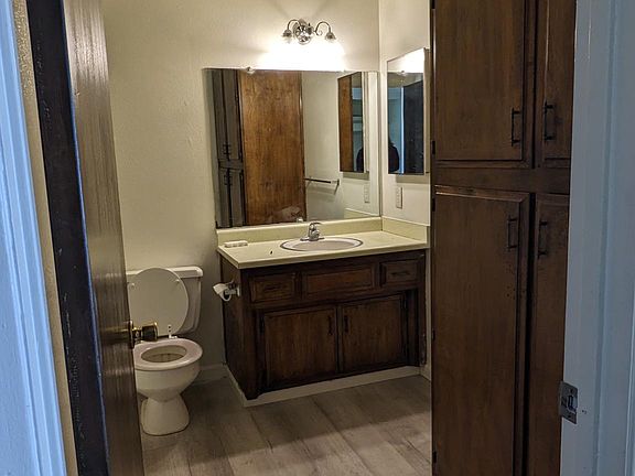 1 Bathroom