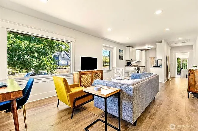 2 bed, 840 sqft, $3,200 — Photo 3