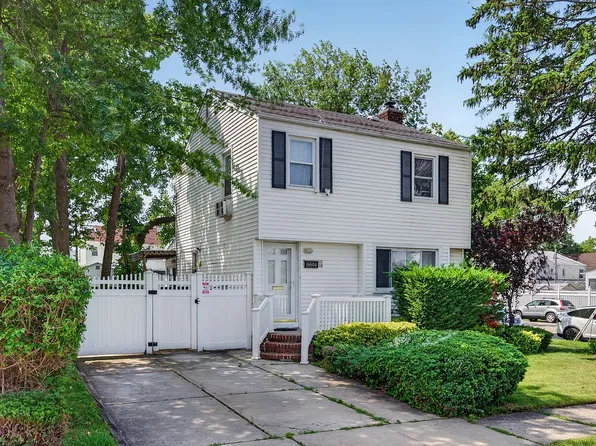 16604 22nd Ave, Whitestone, NY 11357