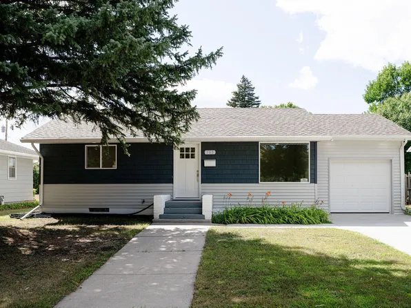 705 18th St N, Moorhead, MN 56560