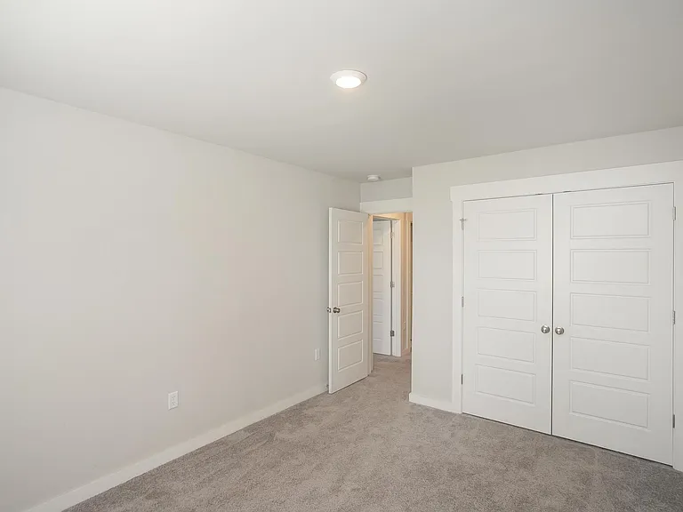 517 Swanholme Dr — Photo 32