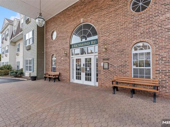 4 Richmond Road #215, West Milford, NJ 07480