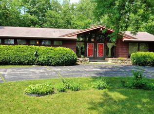 S95W23060 Silvercrest Dr, Big Bend, WI 53103