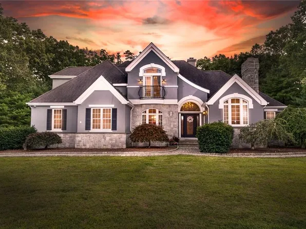 1 Lauren Ct, Cranston, RI 02921