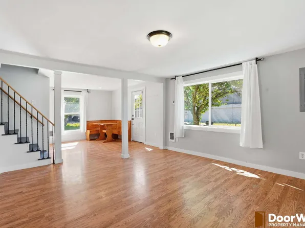 1401 E 11th St, Newberg, OR 97132