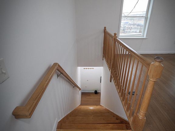 3rd image of 742 Seaview Ave #2