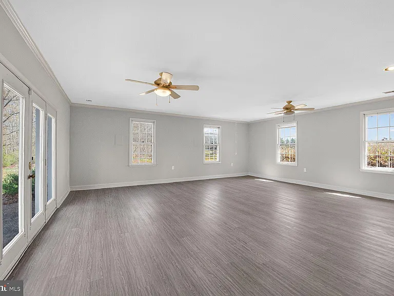 21733 Oatlands Rd — Photo 13