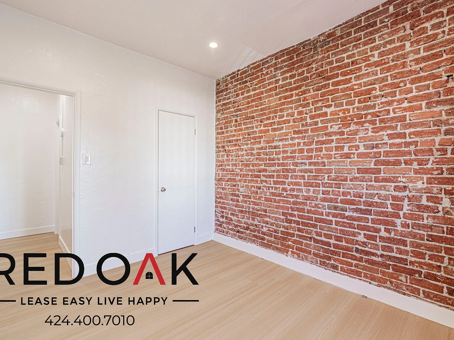 Airy 1-Bed with Hardwood-Style Floors, Air Conditioning and On-Site Laundry in the Heart of Pico-... — Photo 4