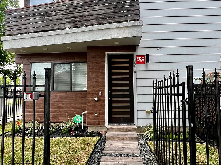 3218 N Crawford St — Photo 2
