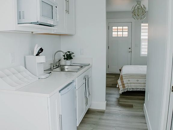4th image of 122 Daisy St S #1