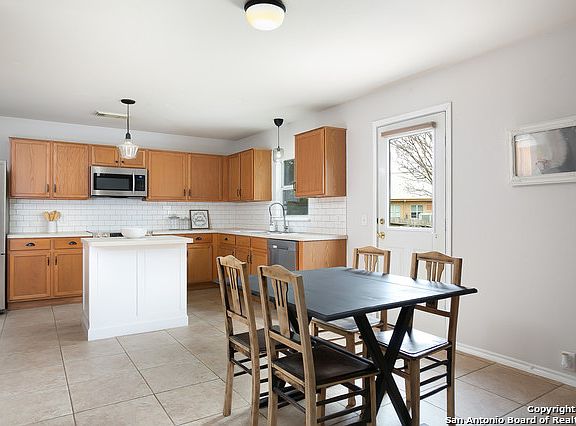 5th image of 3937 Brook Hollow Dr