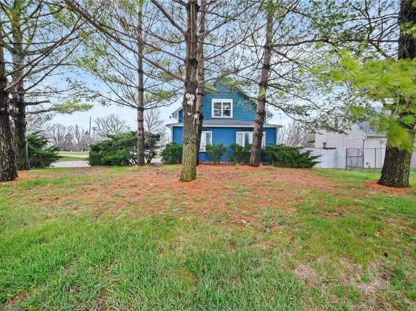 1725 Army Post Rd, Des Moines, IA 50315
