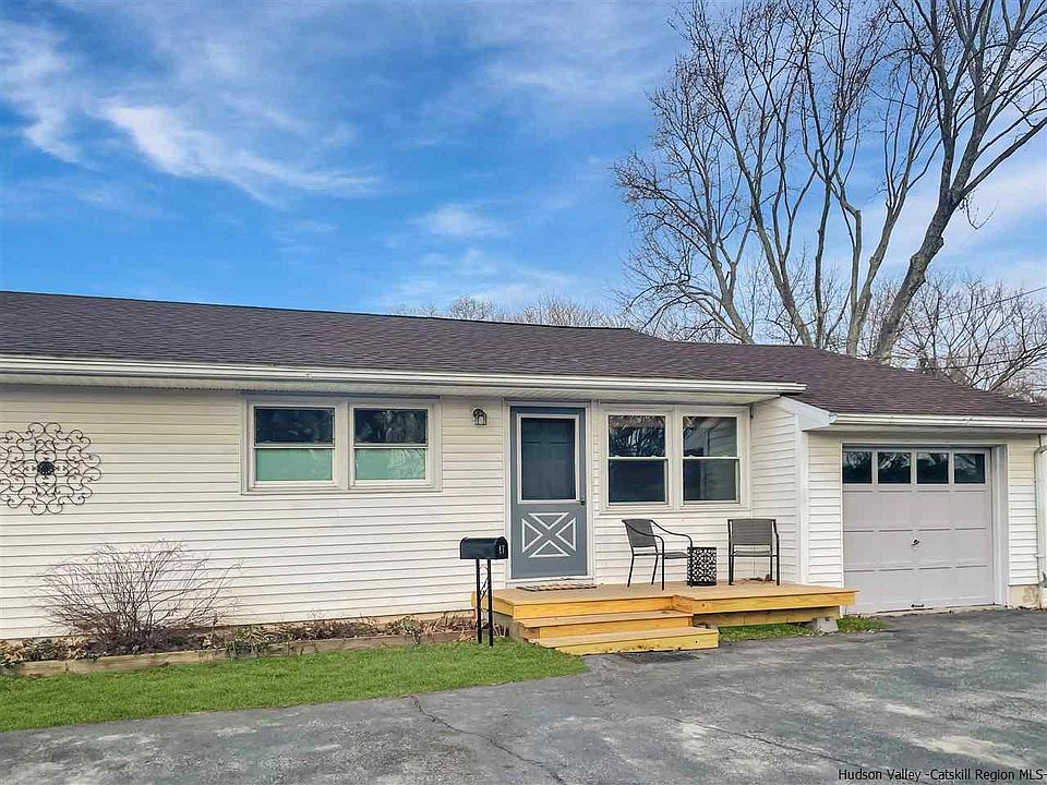 1st image of 17 Simmons Dr
