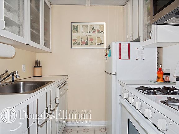 2nd image of 345 E 52nd St APT 7K