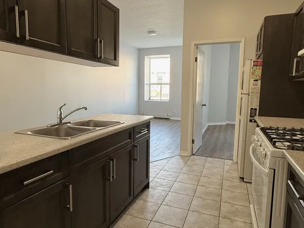 116 Wyndham St N #1, Guelph, ON N1H 4E8