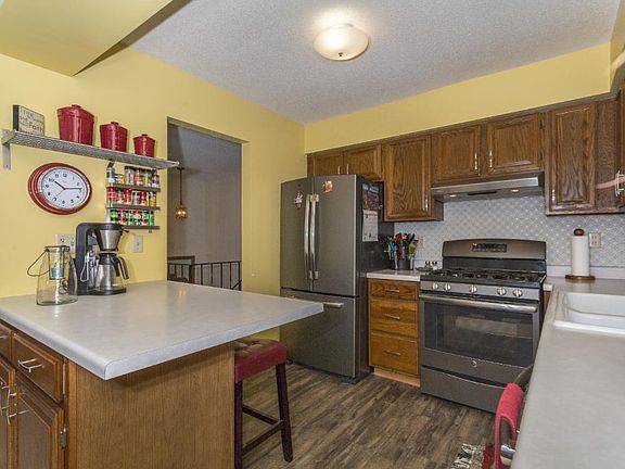 2nd image of 1115 Meadowview Dr