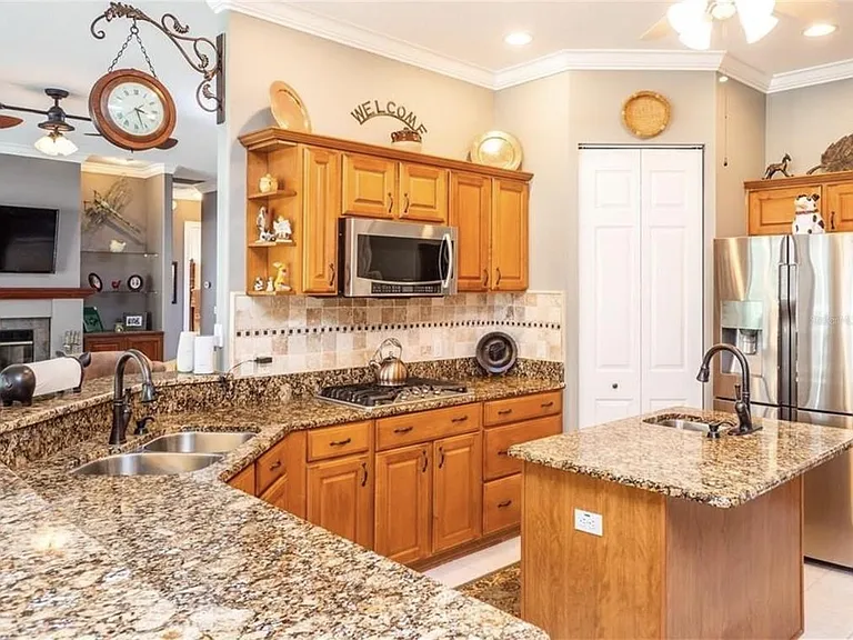 4541 NW 76th Ct — Photo 10