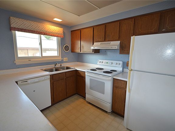 4th image of 110 Camberley Pl