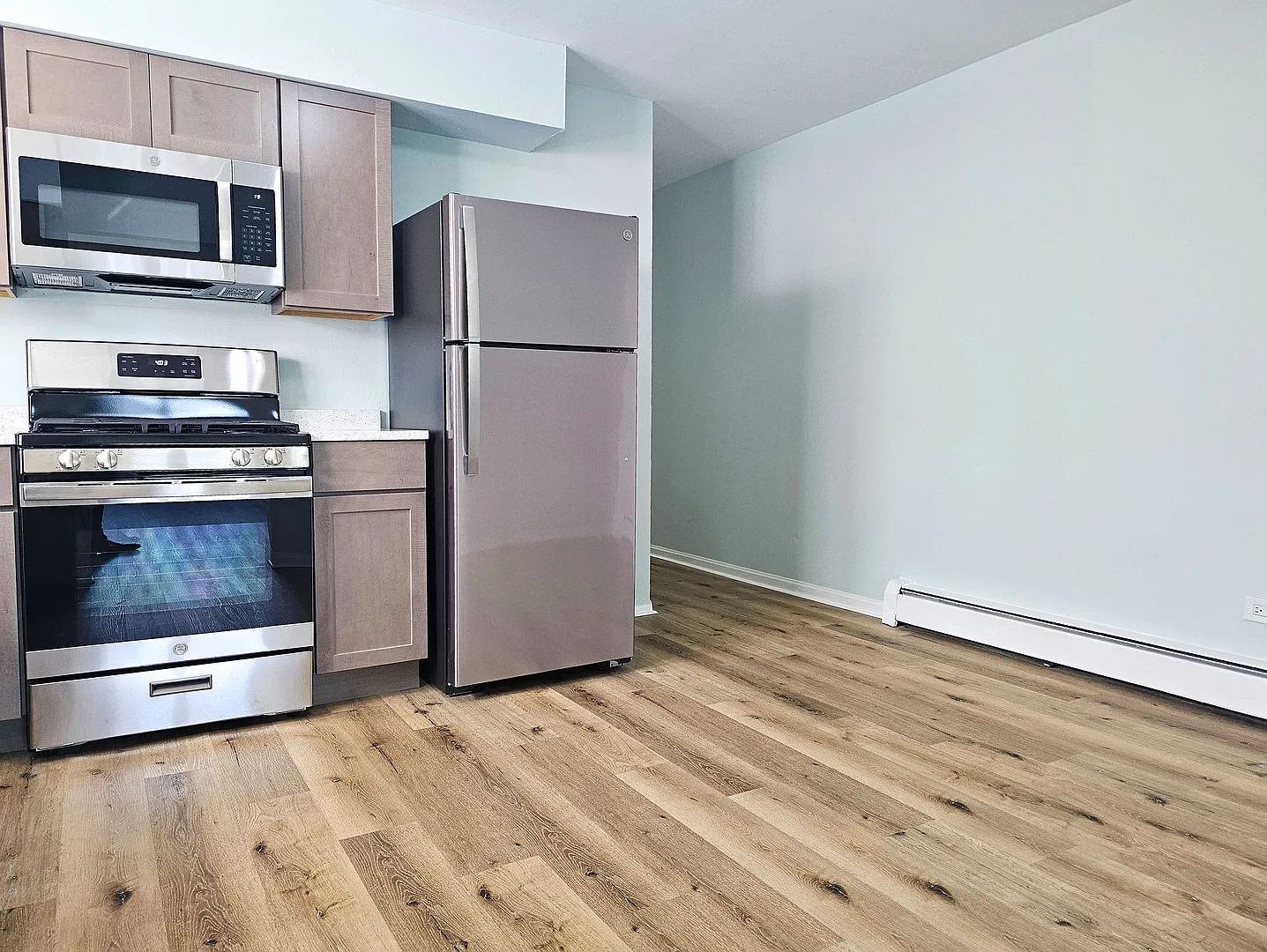 2 bed, 800 sqft, $1,950 — Photo 3
