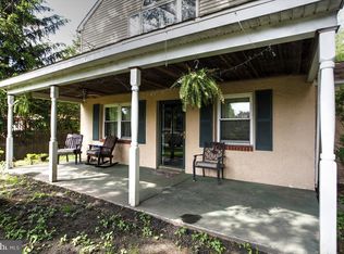 911 Hunters Ln, Oreland, PA 19075